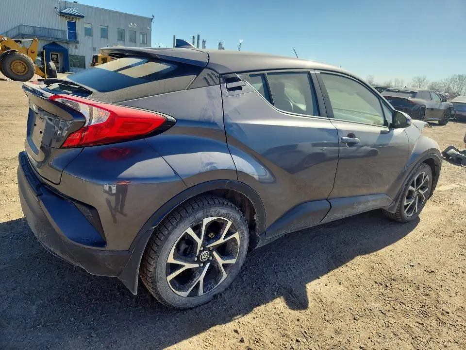 2022 TOYOTA C-HR XLE  