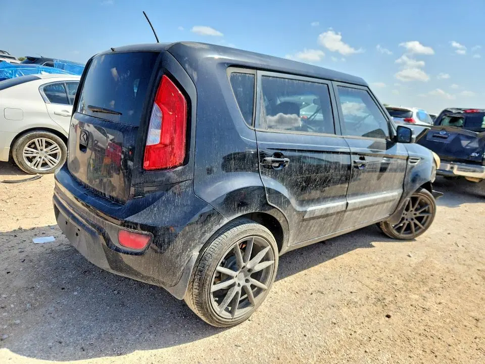2013 KIA SOUL +  