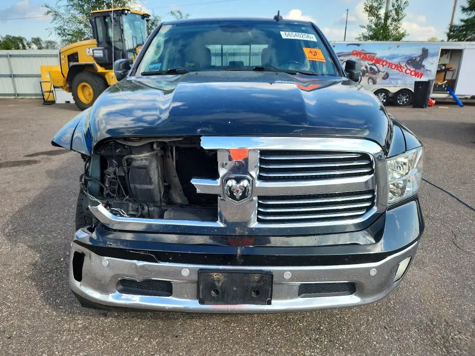 2017 RAM 1500 SLT  