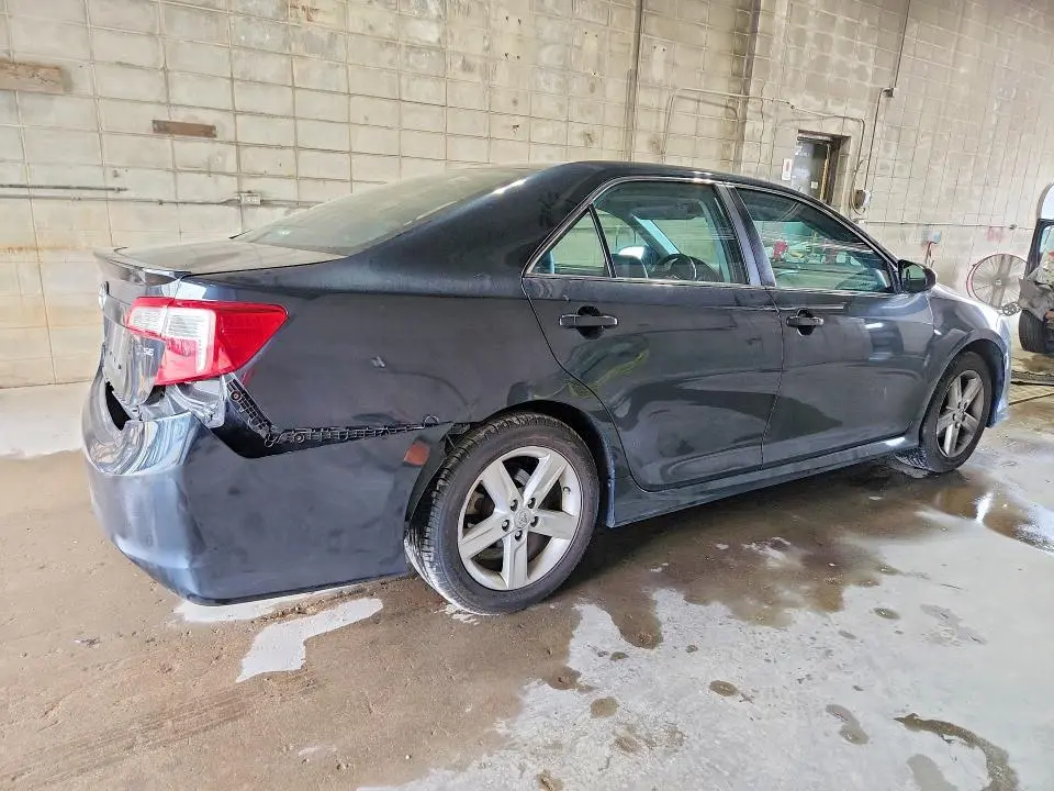 2014 TOYOTA CAMRY SE  