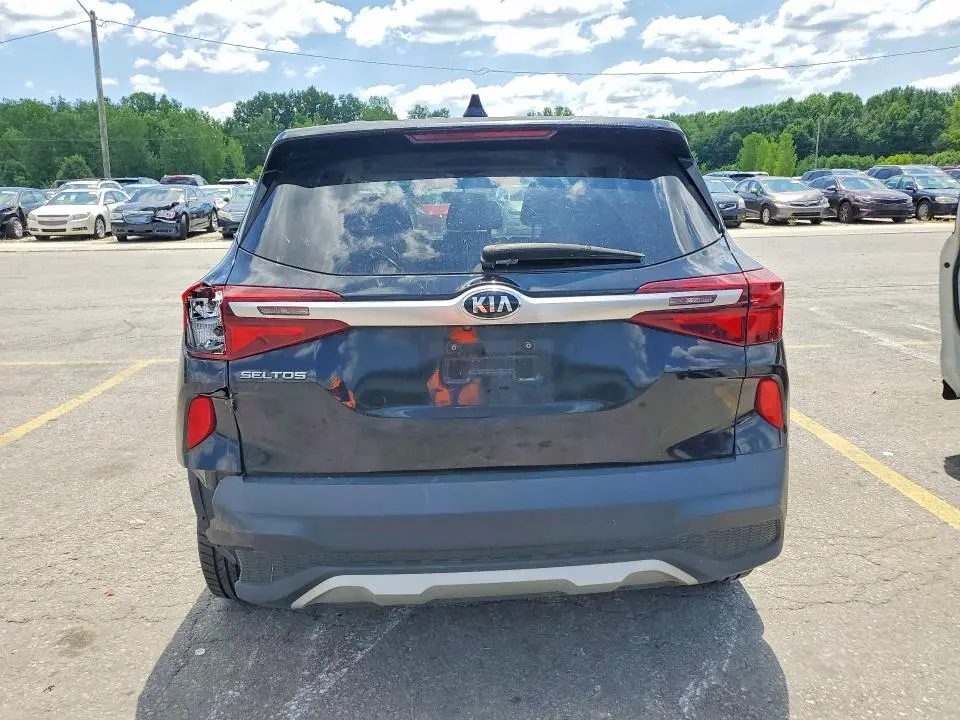 2021 KIA SELTOS LX  