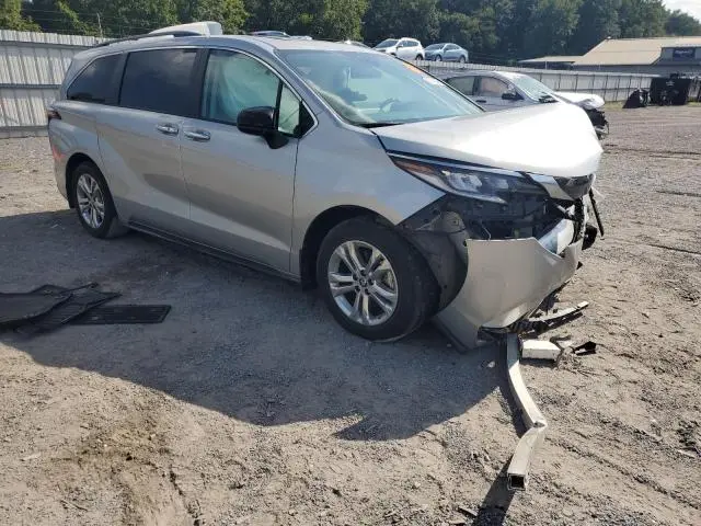 2023 TOYOTA SIENNA XSE  