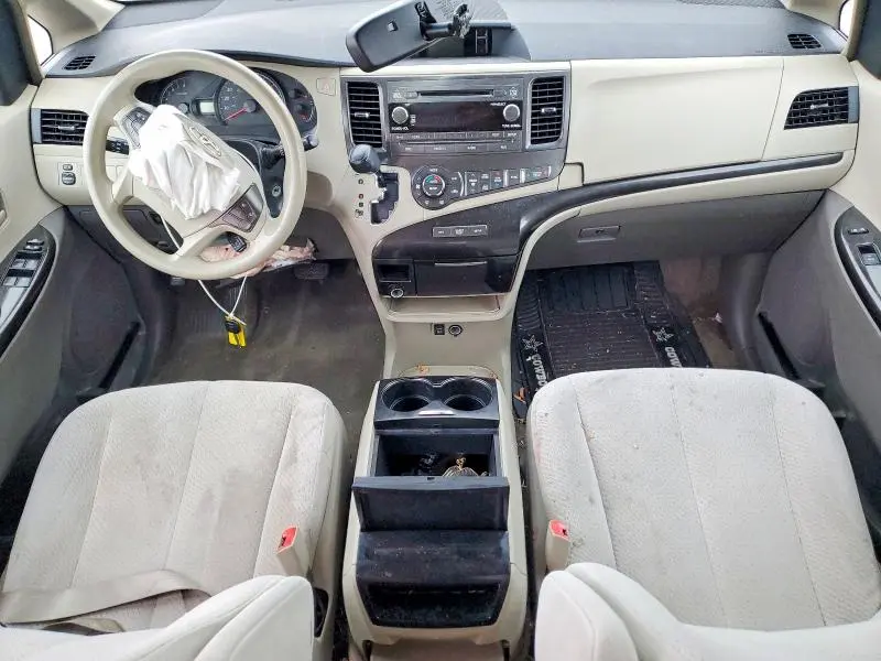2013 TOYOTA SIENNA LE  
