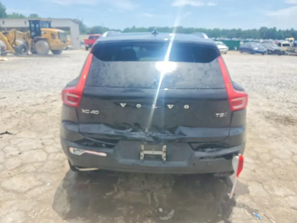 2019 VOLVO XC40 T5 MOMENTUM  