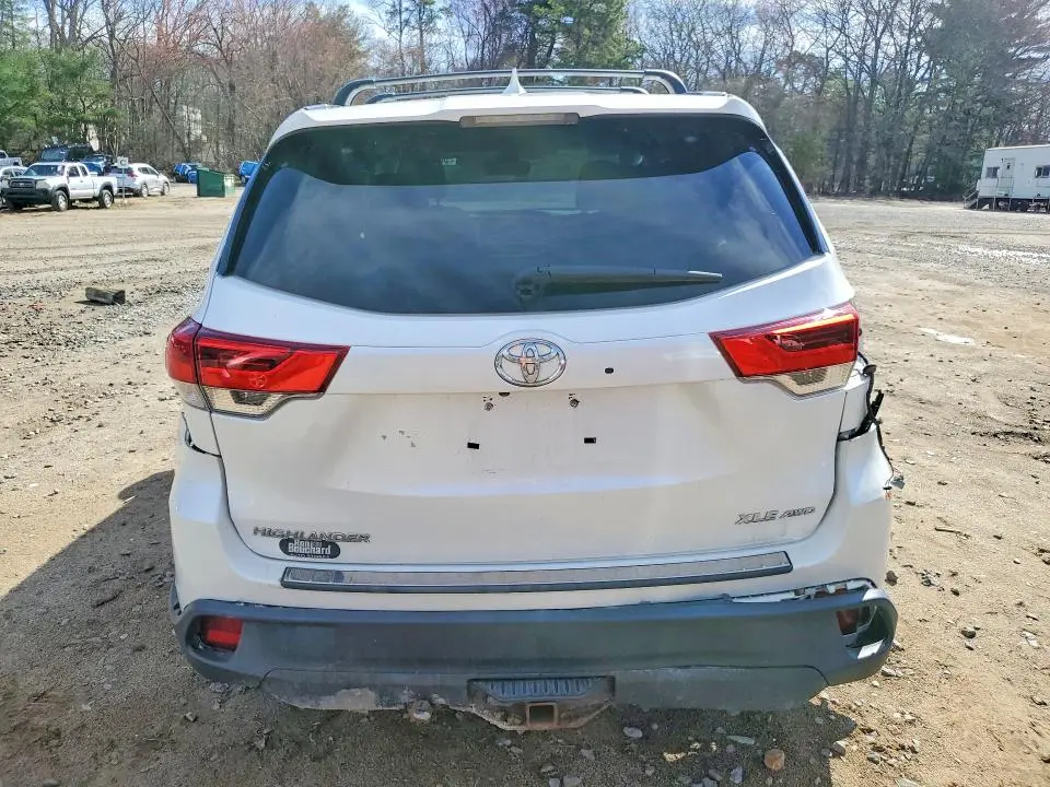 2017 TOYOTA HIGHLANDER XLE  