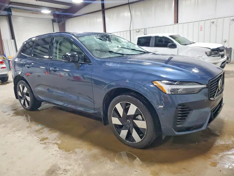 2025 VOLVO XC60 PLUS  