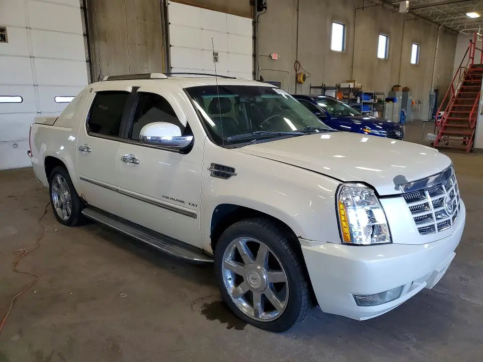 2011 CADILLAC ESCALADE EXT LUXURY  