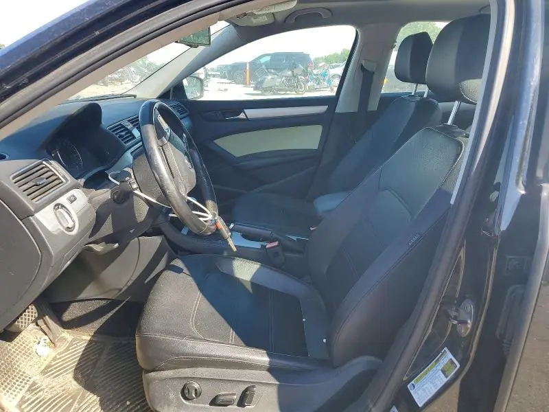 2013 VOLKSWAGEN PASSAT SE  