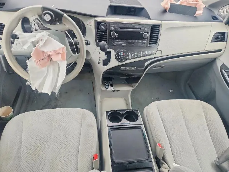 2013 TOYOTA SIENNA LE  