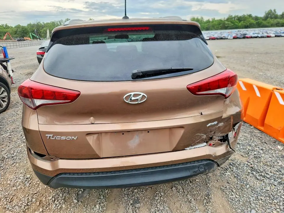 2016 HYUNDAI TUCSON SE  