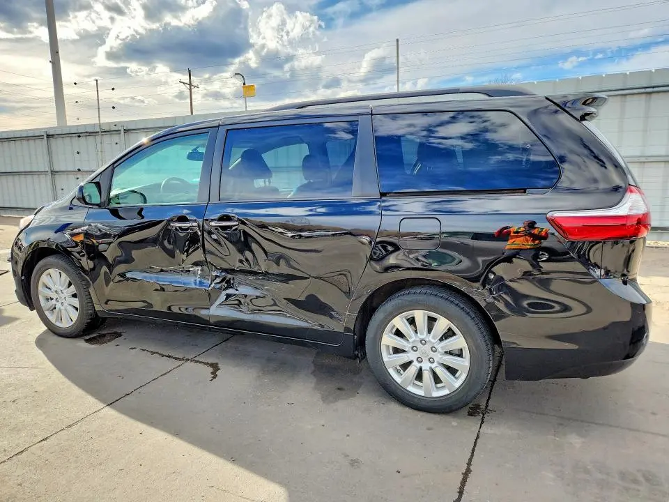 2017 TOYOTA SIENNA XLE 7-PASSENGER  