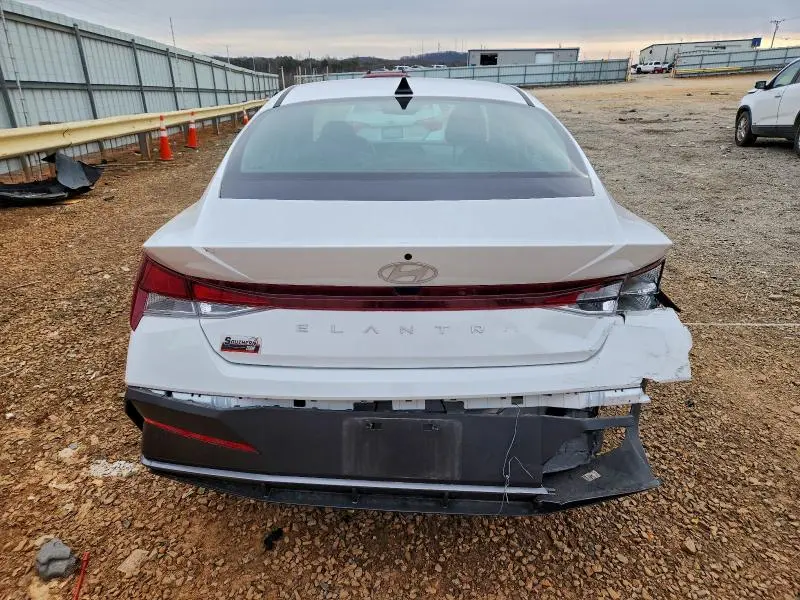 2024 HYUNDAI ELANTRA SE  