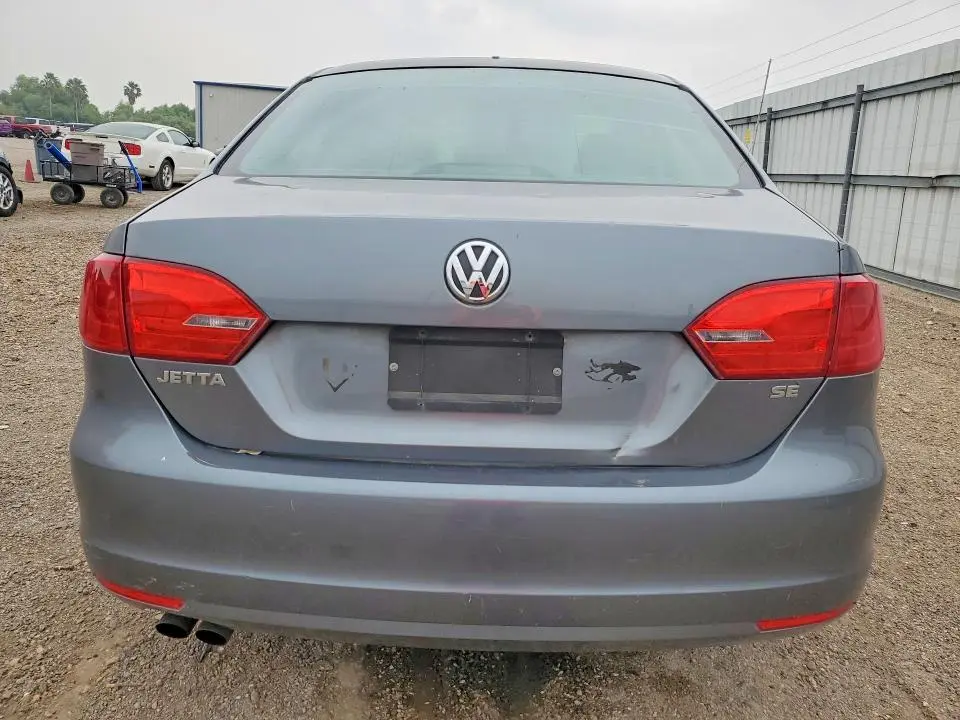 2011 VOLKSWAGEN JETTA SE  