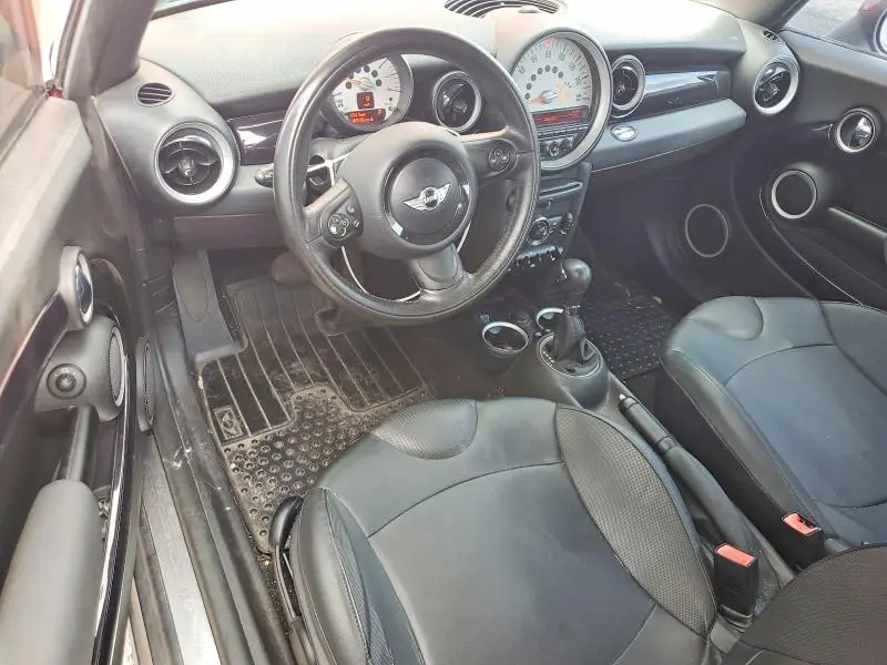 2011 MINI COOPER   