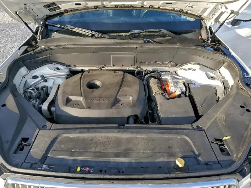 2017 VOLVO XC90 T8  