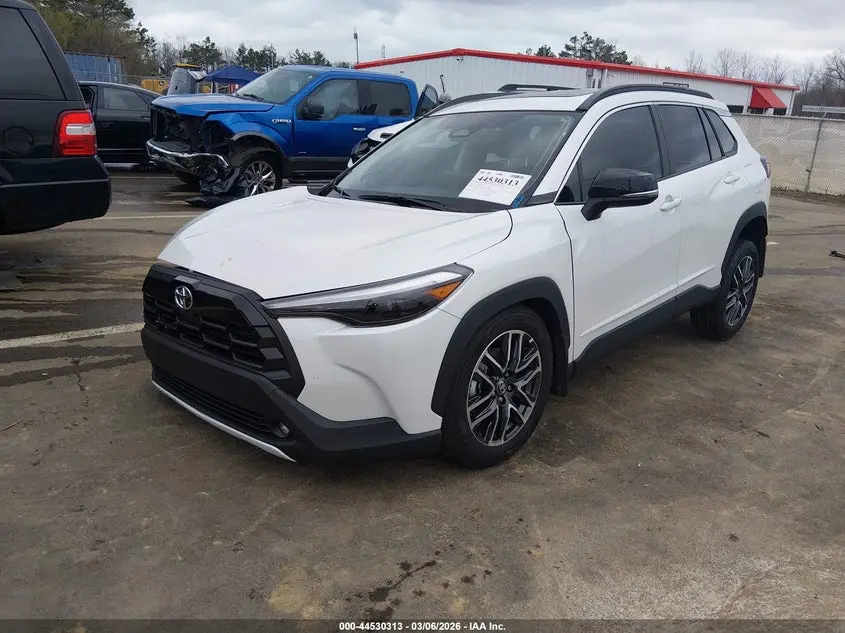 2026 TOYOTA COROLLA CROSS XLE