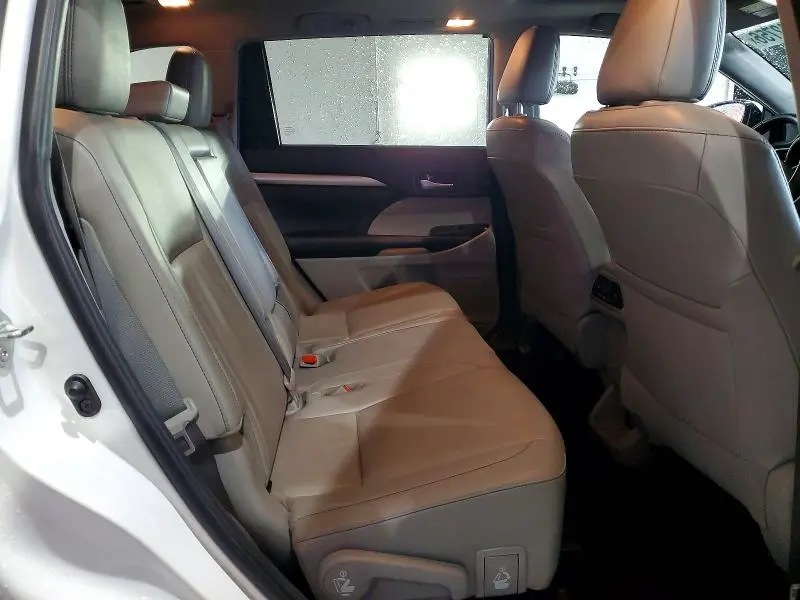 2019 TOYOTA HIGHLANDER XLE  