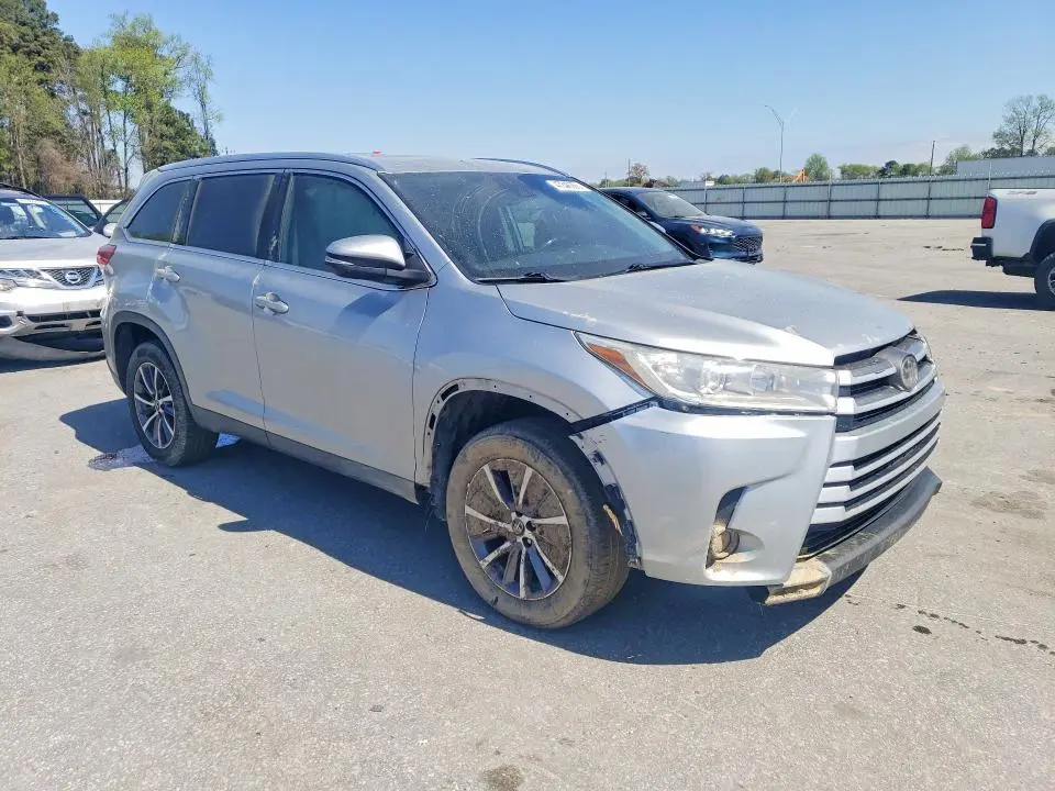 2019 TOYOTA HIGHLANDER XLE  