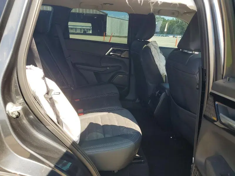 2025 MITSUBISHI OUTLANDER SE  