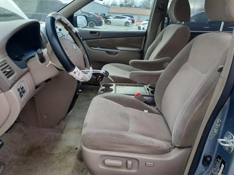 2010 TOYOTA SIENNA LE 7-PASSENGER  