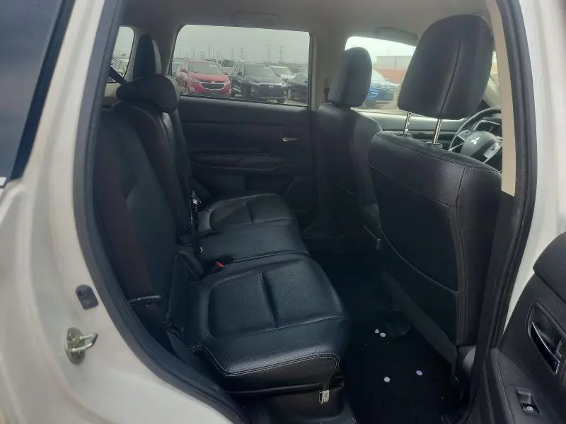 2017 MITSUBISHI OUTLANDER SE  