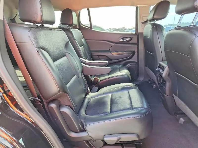 2021 GMC ACADIA SLT  