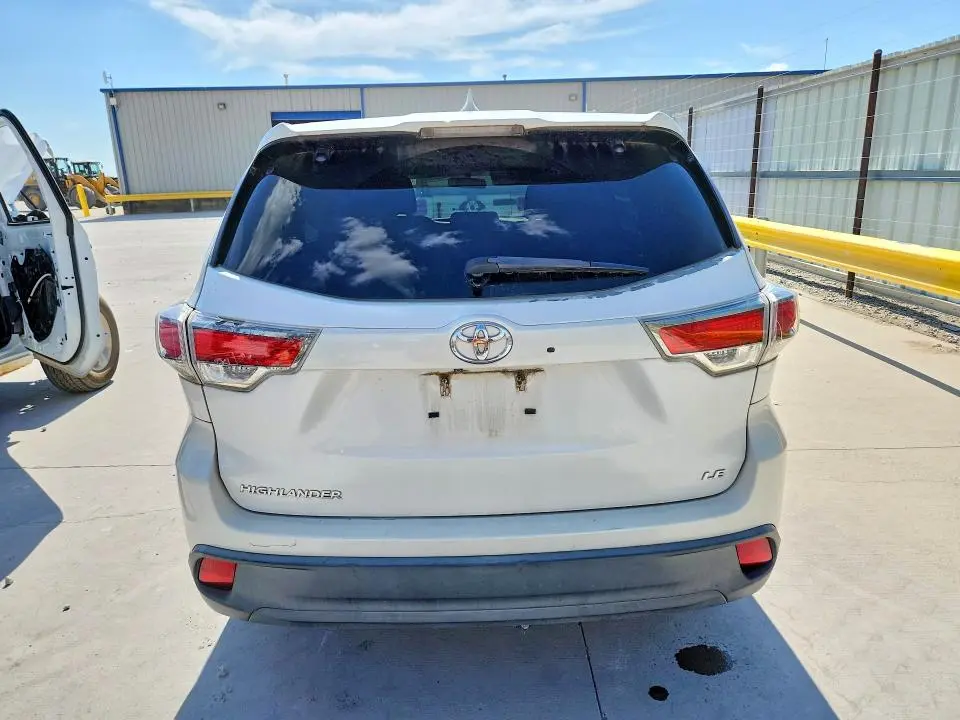 2016 TOYOTA HIGHLANDER LE PLUS  