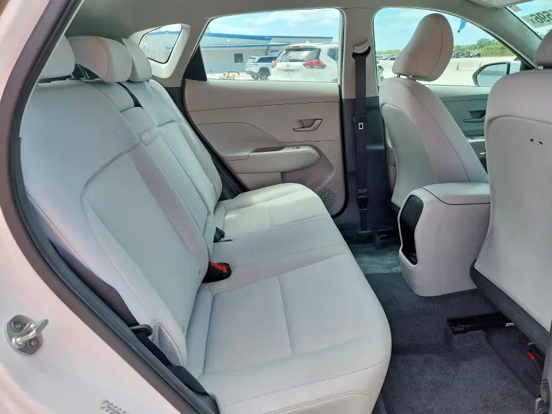 2024 HYUNDAI KONA SE  