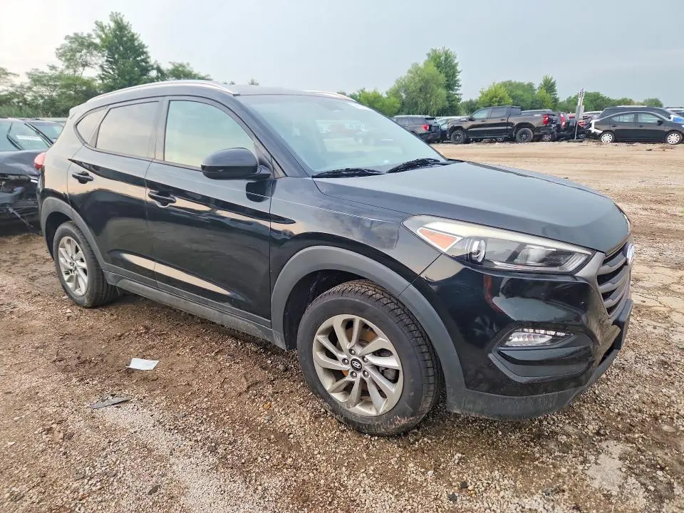 2016 HYUNDAI TUCSON SE  