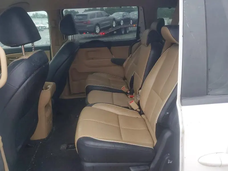 2017 KIA SEDONA LX  