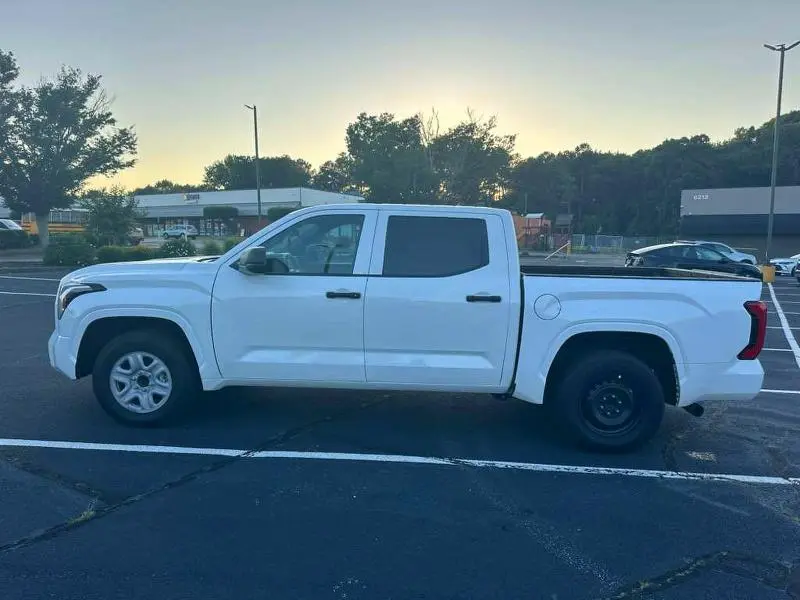 2025 TOYOTA TUNDRA SR  