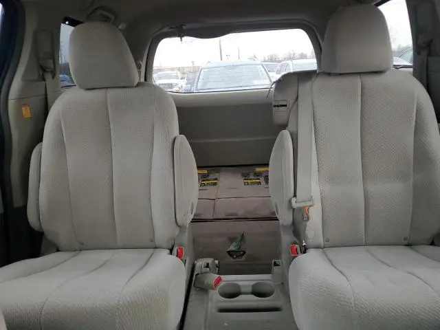 2013 TOYOTA SIENNA LE