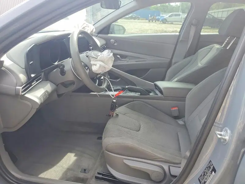 2022 HYUNDAI ELANTRA SE  
