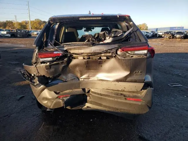 2021 TOYOTA RAV4 XLE  