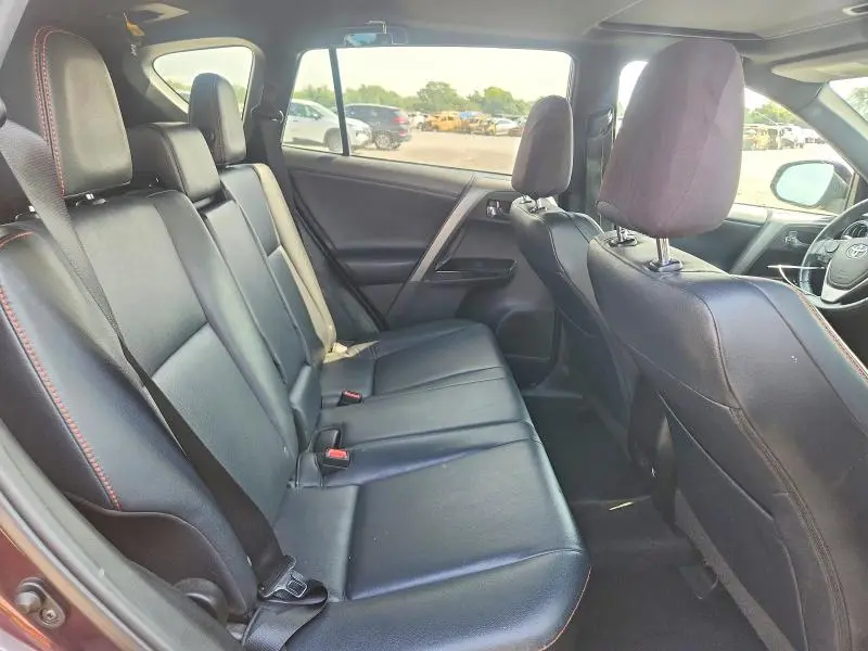 2016 TOYOTA RAV4 SE  