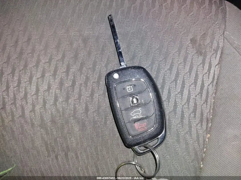 2016 HYUNDAI SANTA FE SE