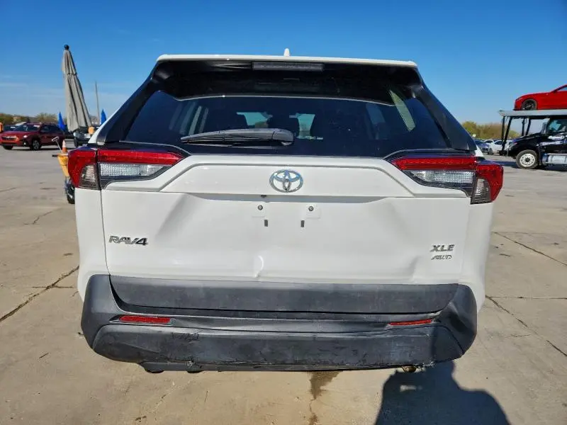 2020 TOYOTA RAV4 XLE  