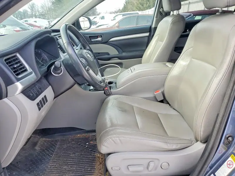 2018 TOYOTA HIGHLANDER SE  