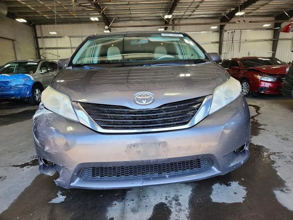 2014 TOYOTA SIENNA LE  