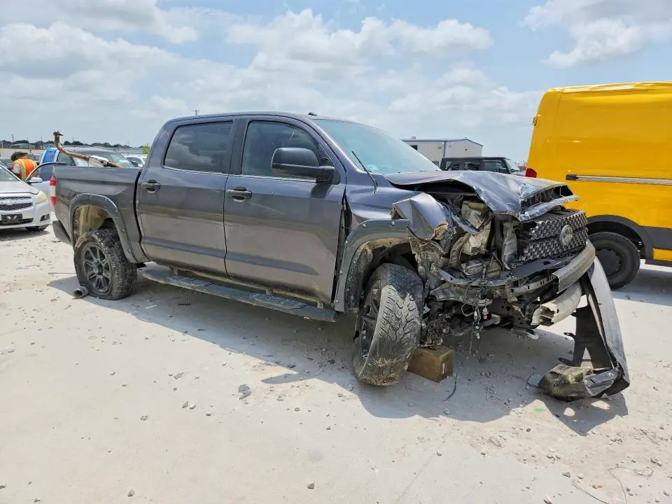 2018 TOYOTA TUNDRA CREWMAX SR5  