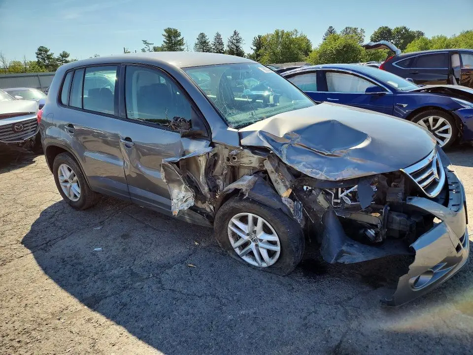 2011 VOLKSWAGEN TIGUAN S  