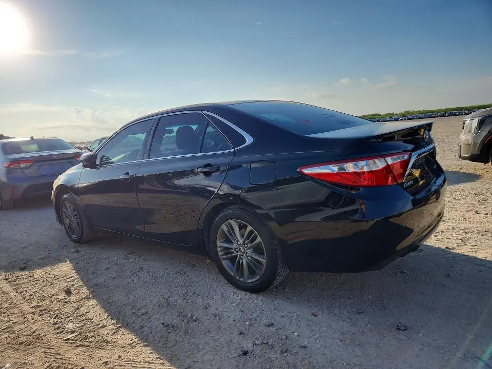 2016 TOYOTA CAMRY SE  