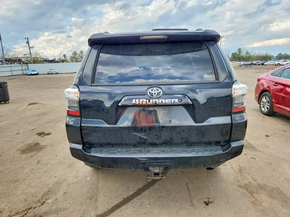 2019 TOYOTA 4RUNNER SR5  