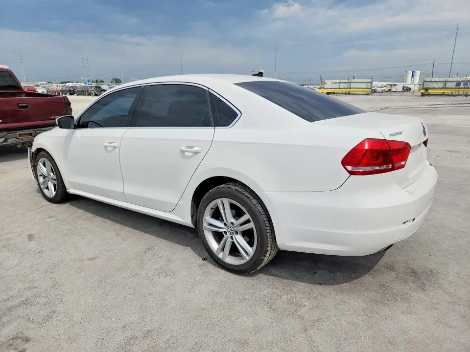 2015 VOLKSWAGEN PASSAT SE  