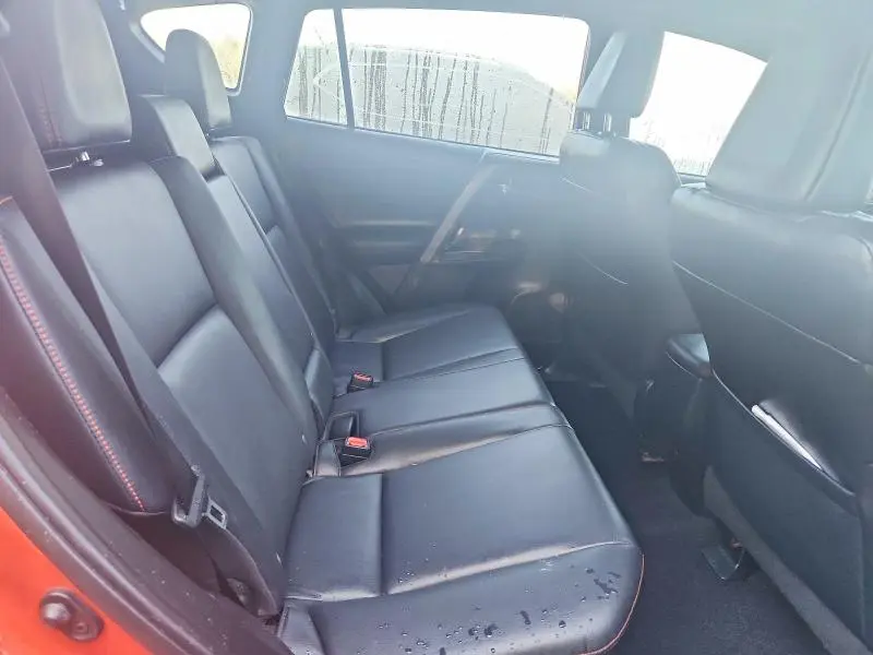 2016 TOYOTA RAV4 SE  