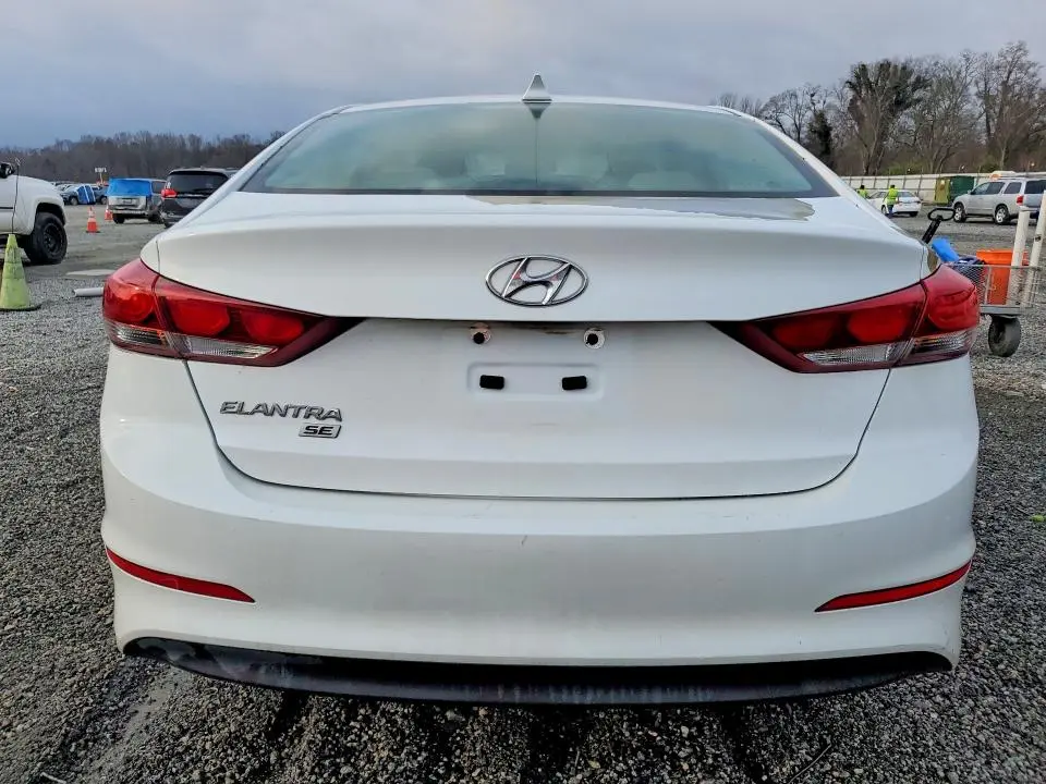 2017 HYUNDAI ELANTRA SE  