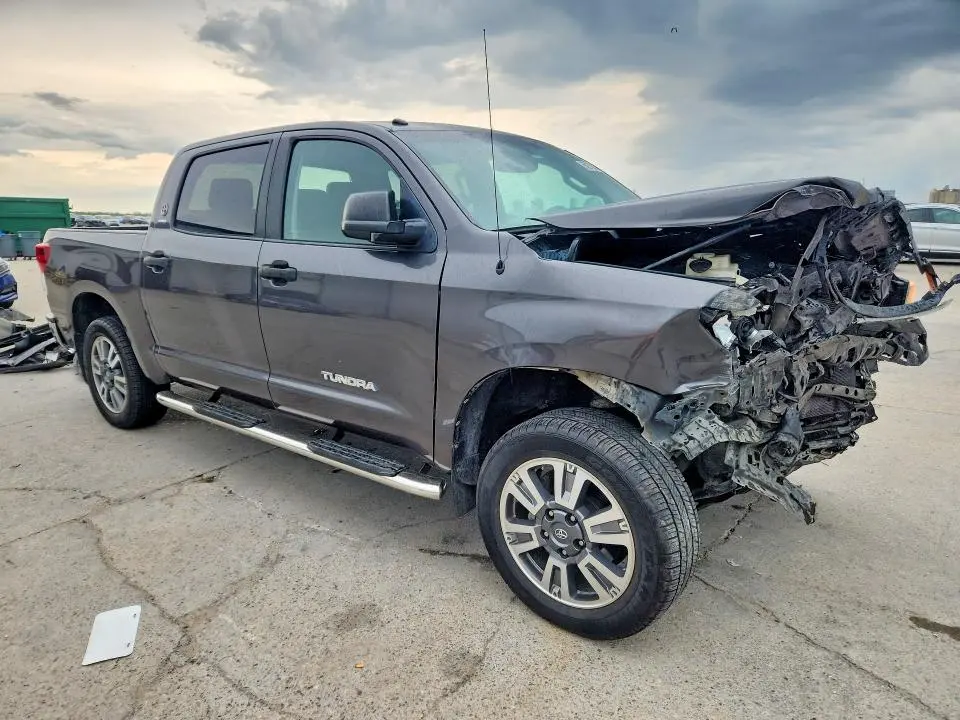 2013 TOYOTA TUNDRA CREWMAX SR5  