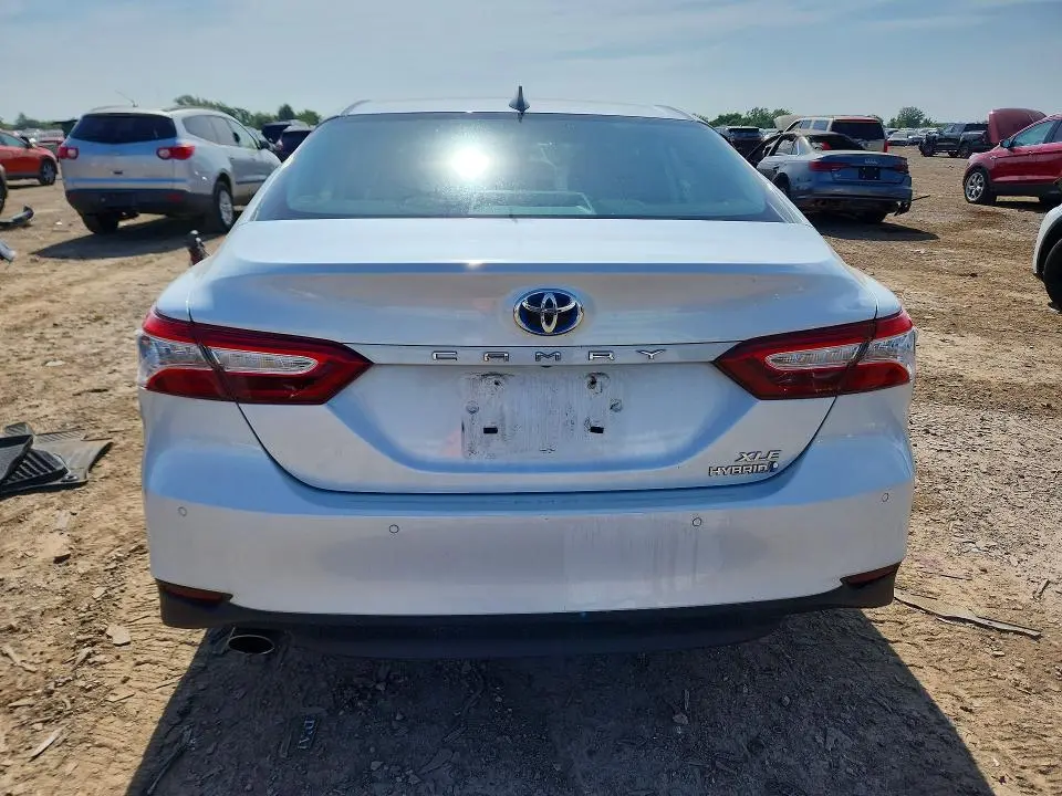 2020 TOYOTA CAMRY XLE  