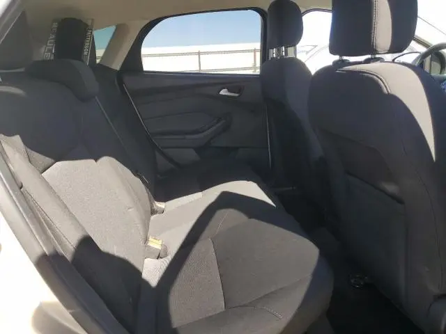 2017 FORD FOCUS SE  