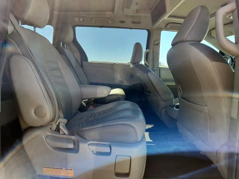 2011 TOYOTA SIENNA LIMITED 7-PASSENGER  